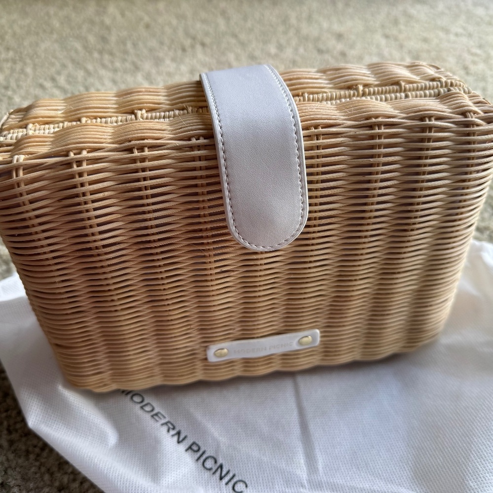 Modern Picnic White wicker lunchbox